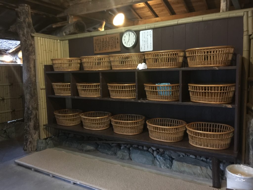 温泉の湯あたりの原因は!?のぼせ症状や吐き気 下痢まで!!｜サトマガ