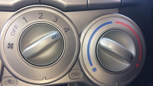 車のacボタンの意味は エアコンの燃費や暖房との関係は サトマガ