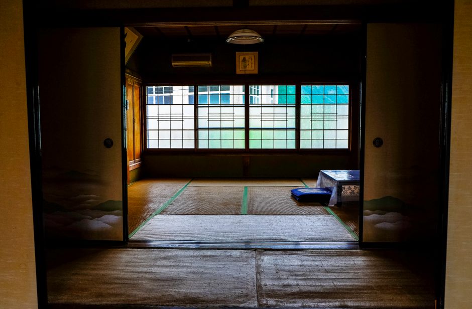 畳の部屋に置かれた座布団。年末の来客前に洗い方を確認したい場面のイメージ